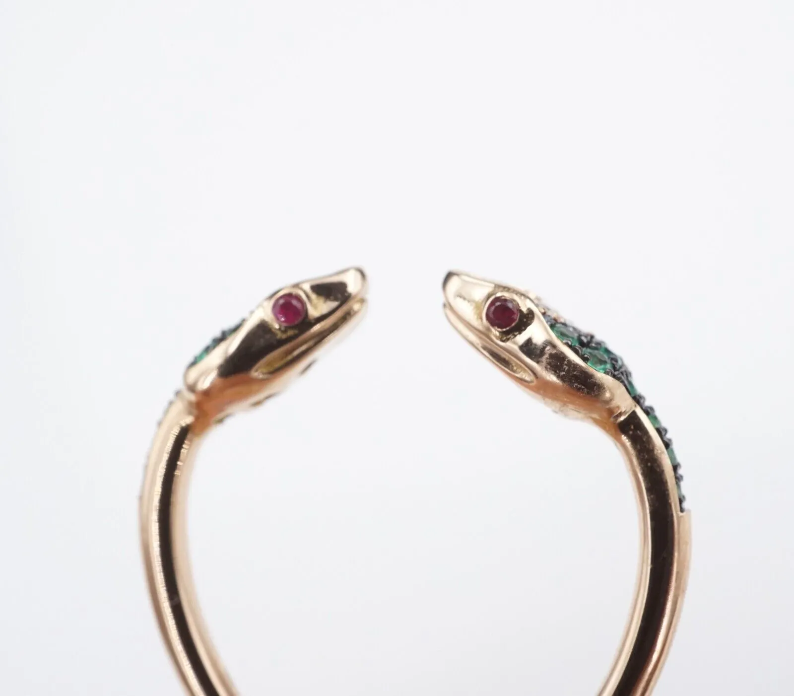 18k Gold Double Snake Ring Pave Diamond Emerald Ruby Band Size 7.25 NWT RG4329