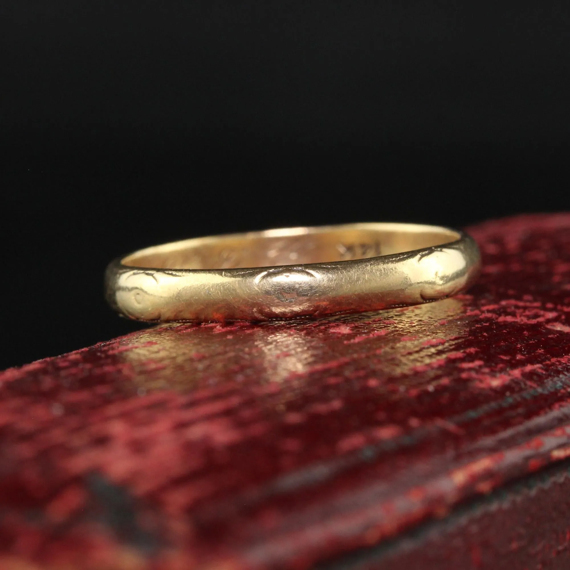 Antique Art Deco 14K Yellow Gold Engraved Wedding Band - Size 10
