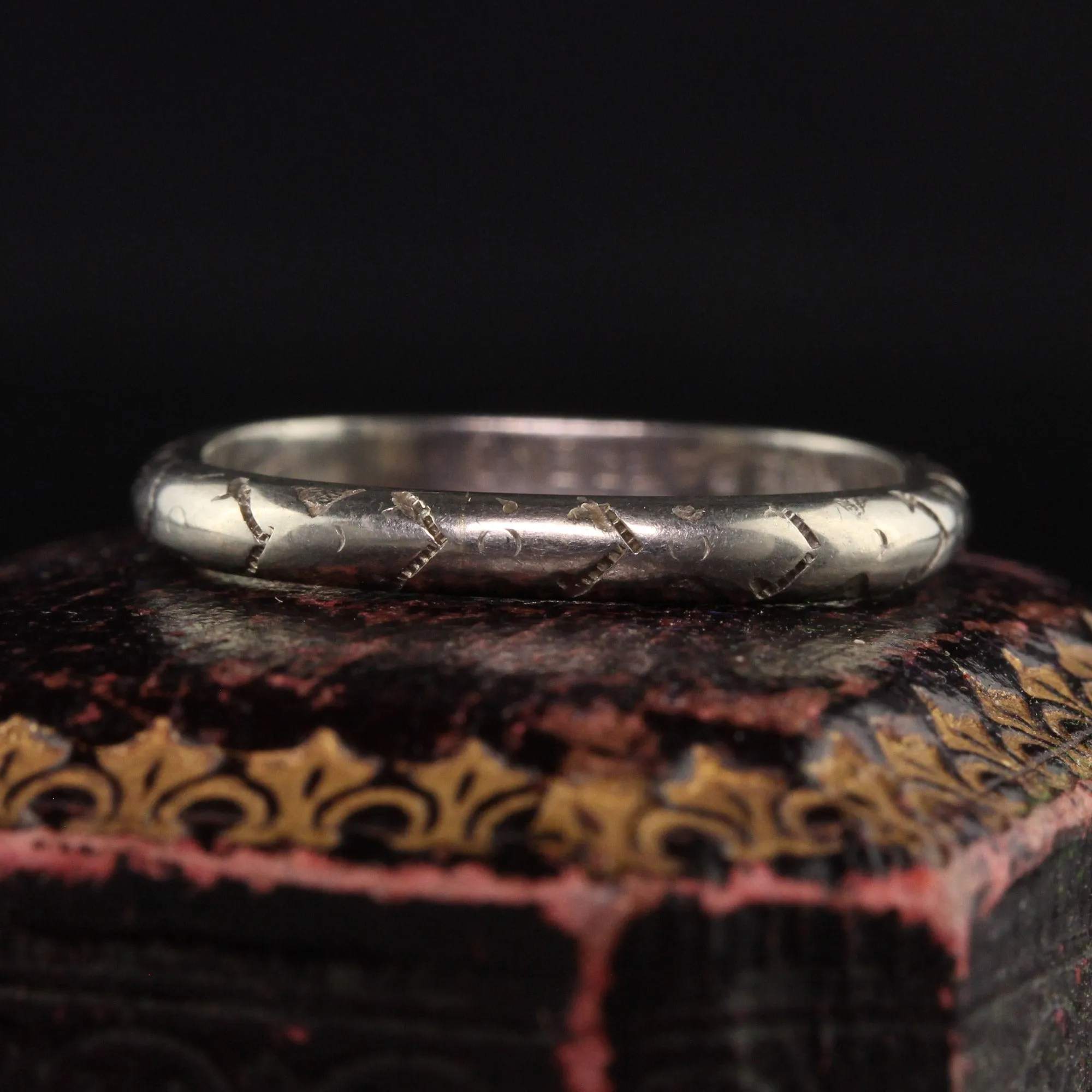Antique Art Deco 18K White Gold Engraved Squared Wedding Band