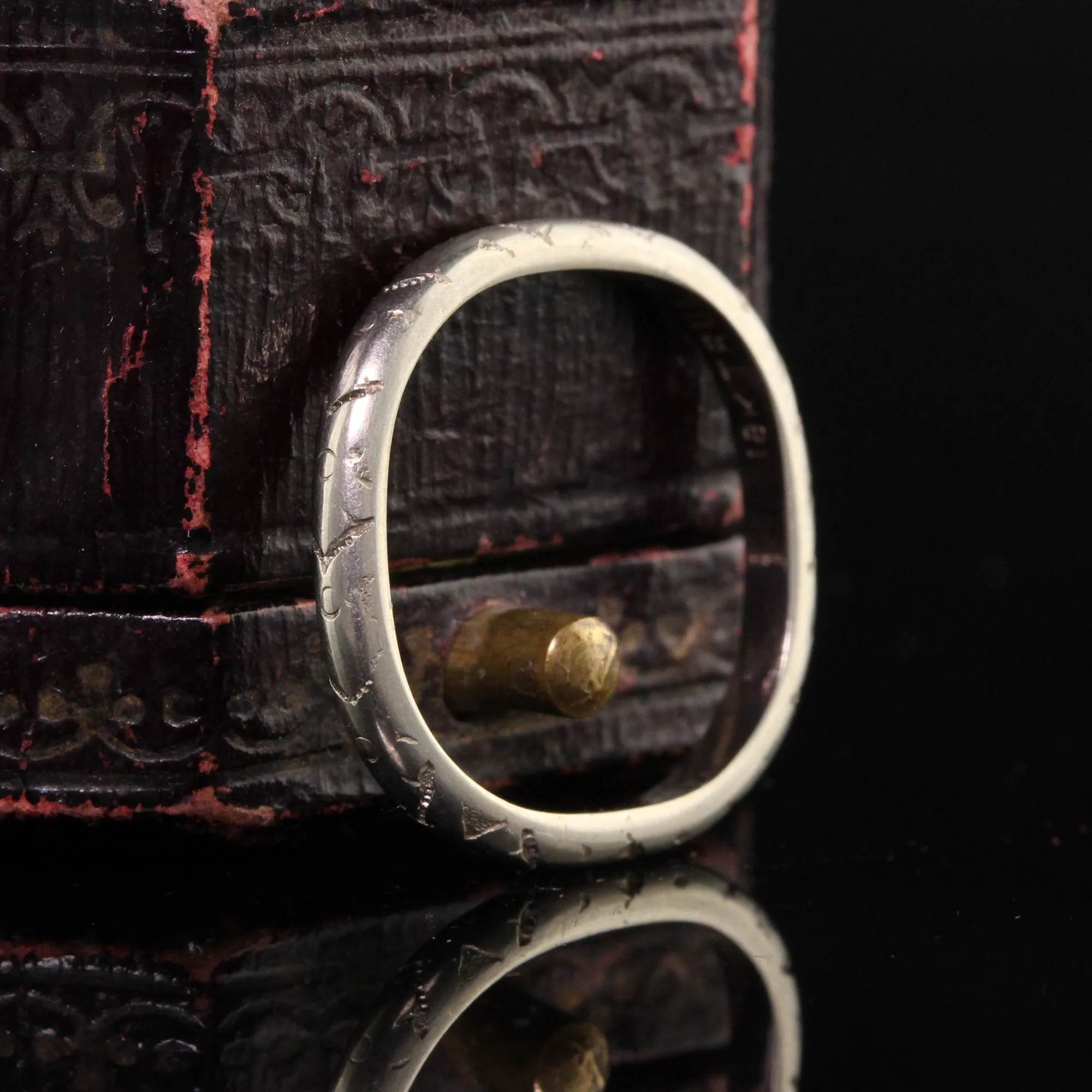 Antique Art Deco 18K White Gold Engraved Squared Wedding Band