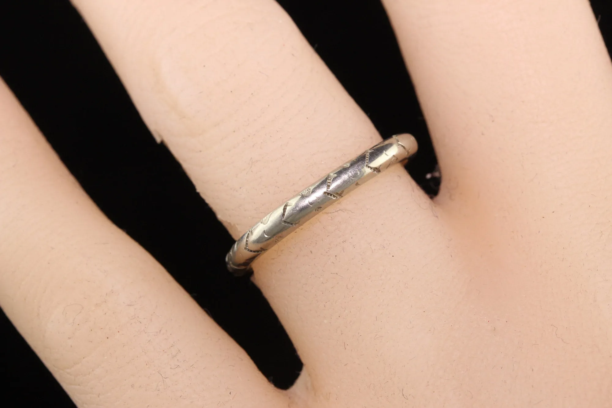 Antique Art Deco 18K White Gold Engraved Squared Wedding Band