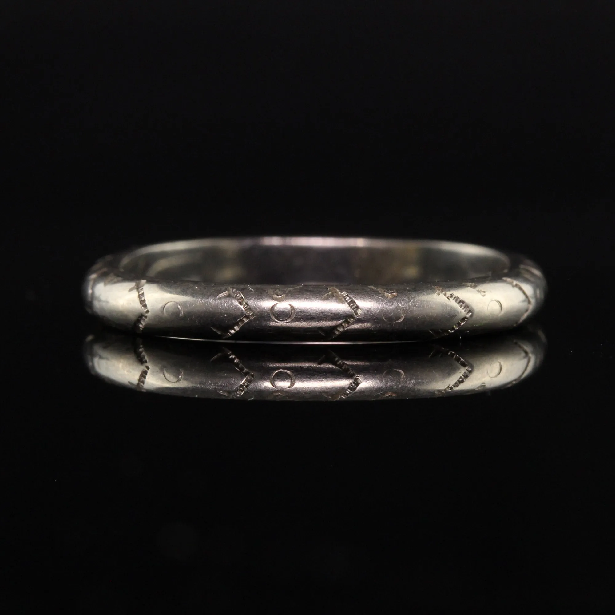 Antique Art Deco 18K White Gold Engraved Squared Wedding Band