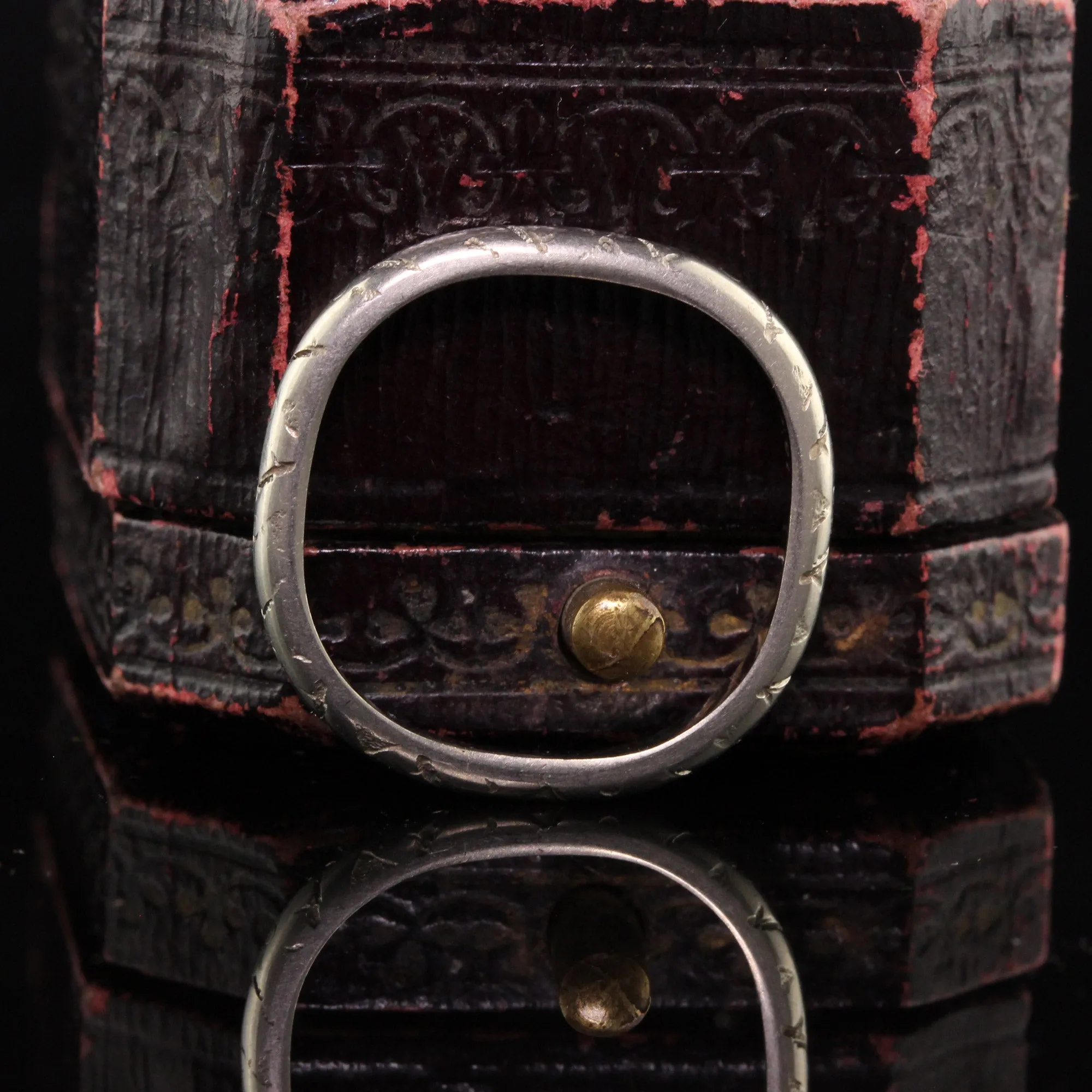 Antique Art Deco 18K White Gold Engraved Squared Wedding Band