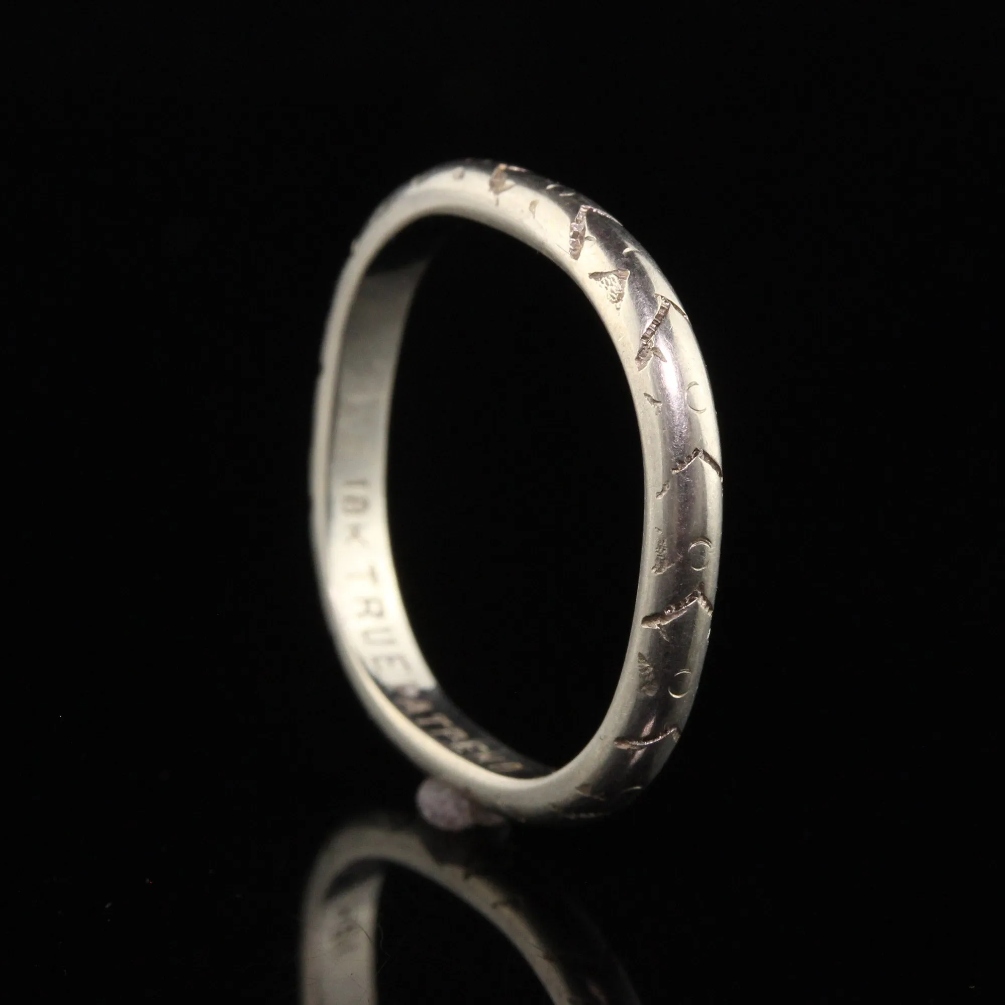 Antique Art Deco 18K White Gold Engraved Squared Wedding Band