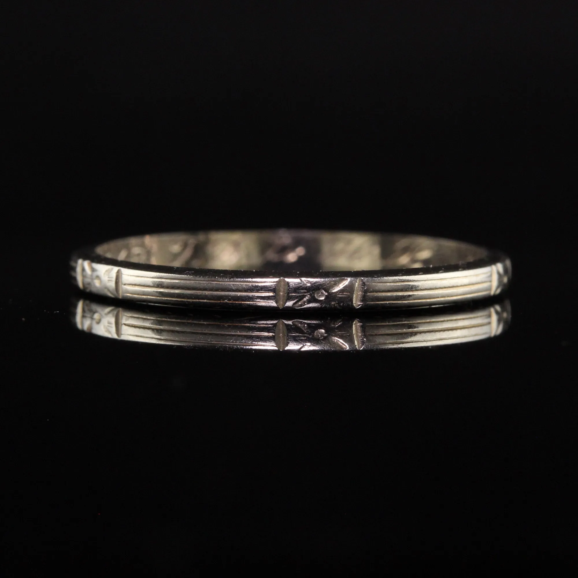 Antique Art Deco 18K White Gold Engraved Wedding Band - Size 9