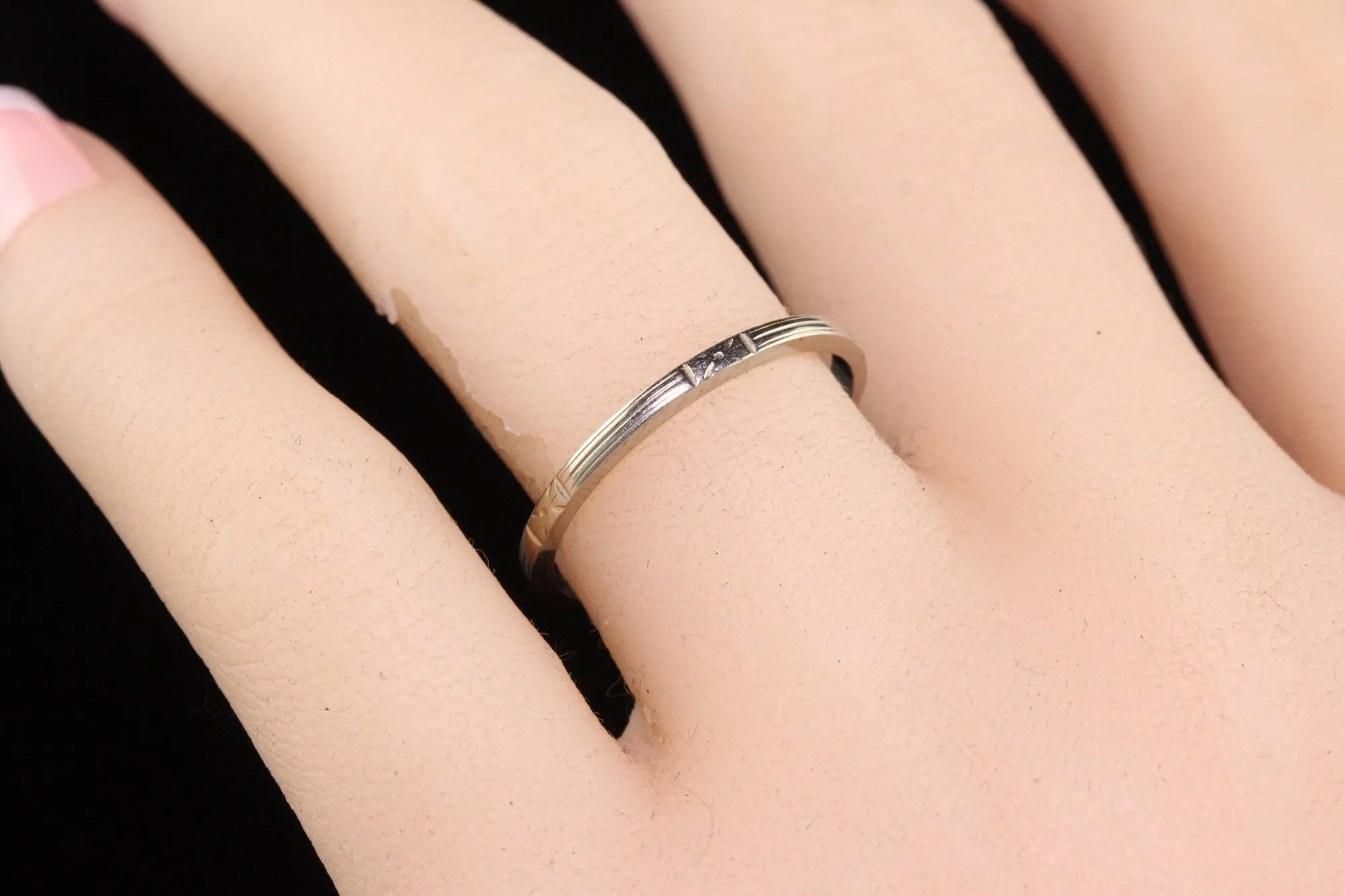 Antique Art Deco 18K White Gold Engraved Wedding Band - Size 9