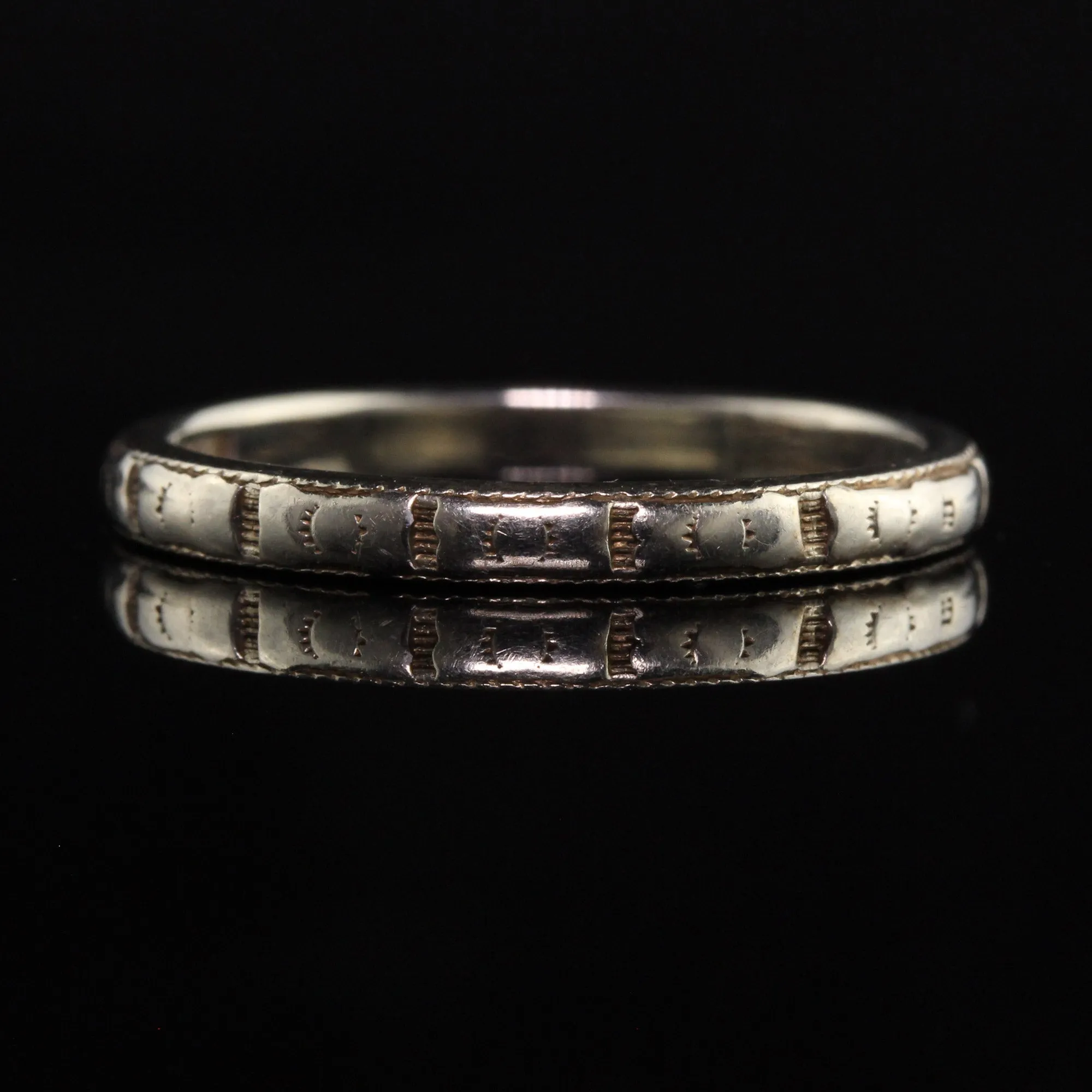 Antique Art Deco 18K White Gold Engraved Wedding Band