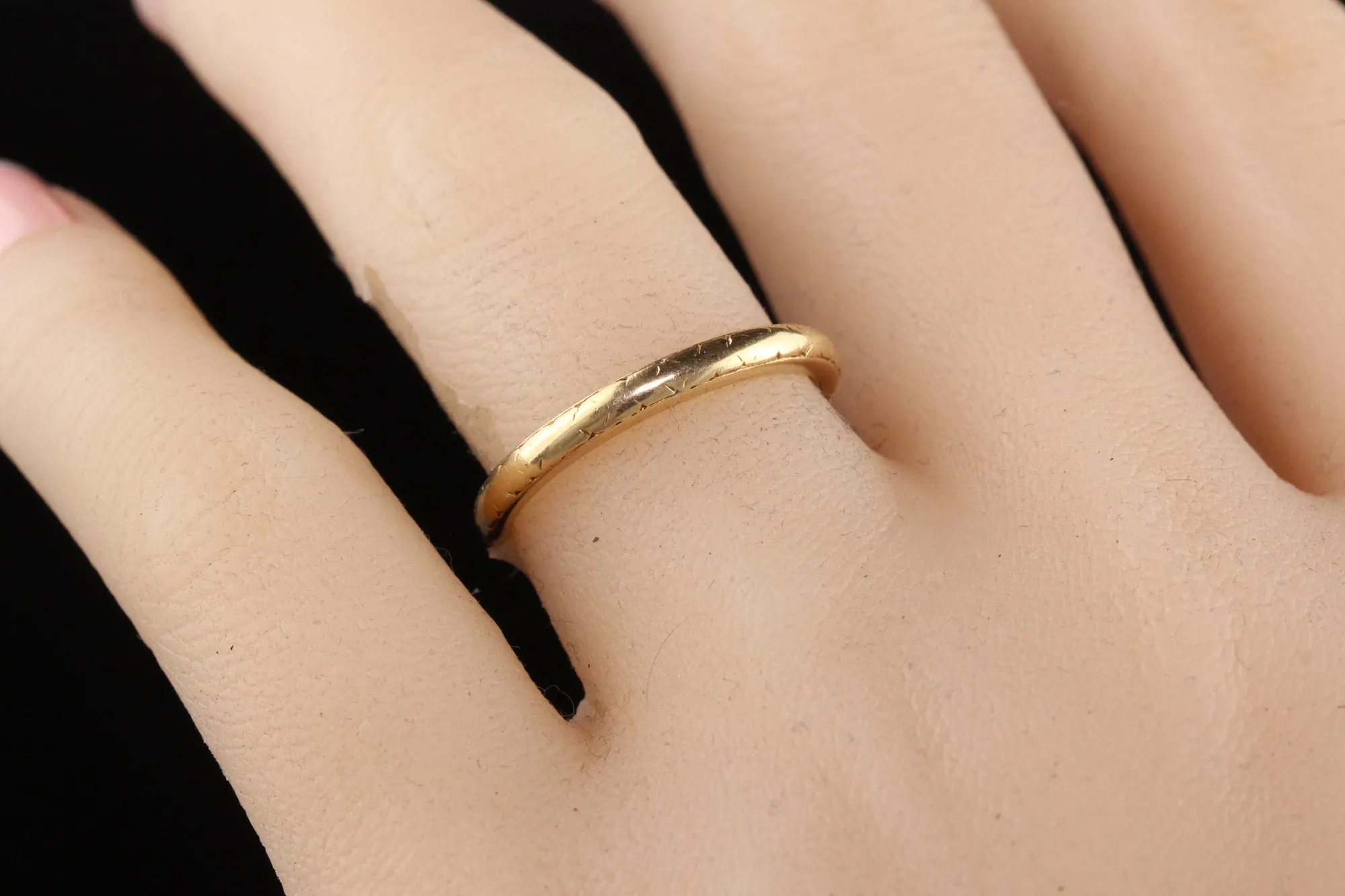 Antique Art Deco 18K Yellow Gold Engraved Wedding Band