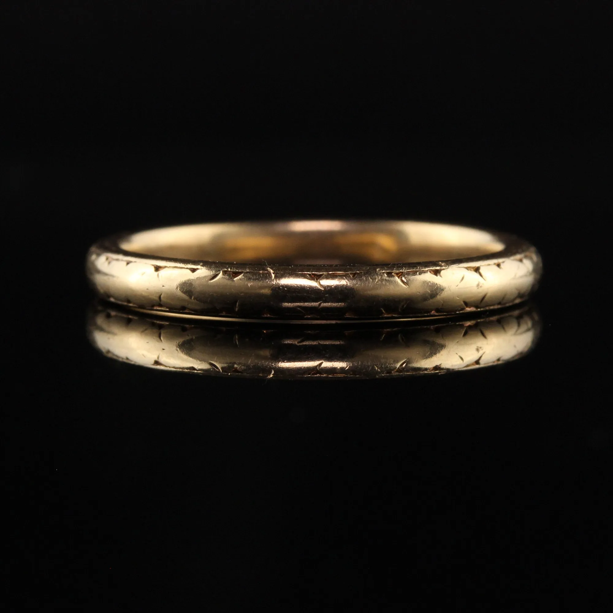 Antique Art Deco 18K Yellow Gold Engraved Wedding Band