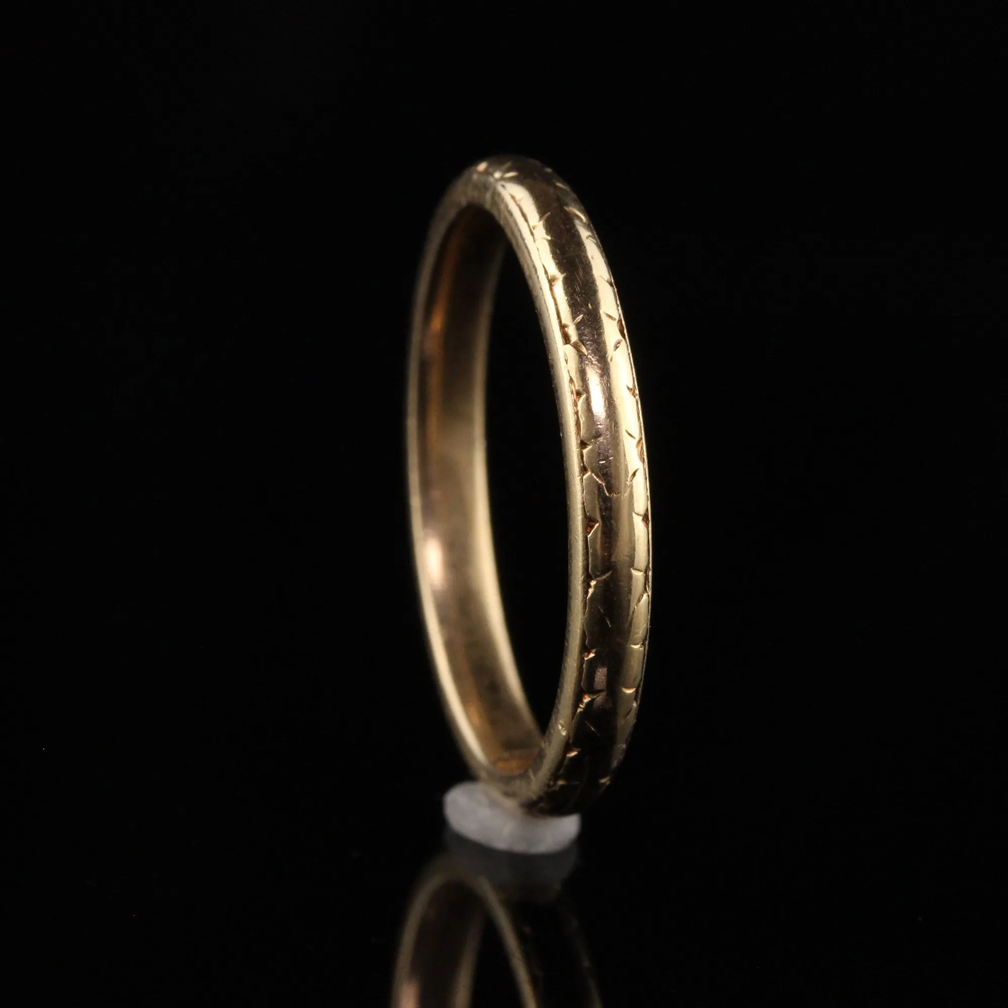 Antique Art Deco 18K Yellow Gold Engraved Wedding Band