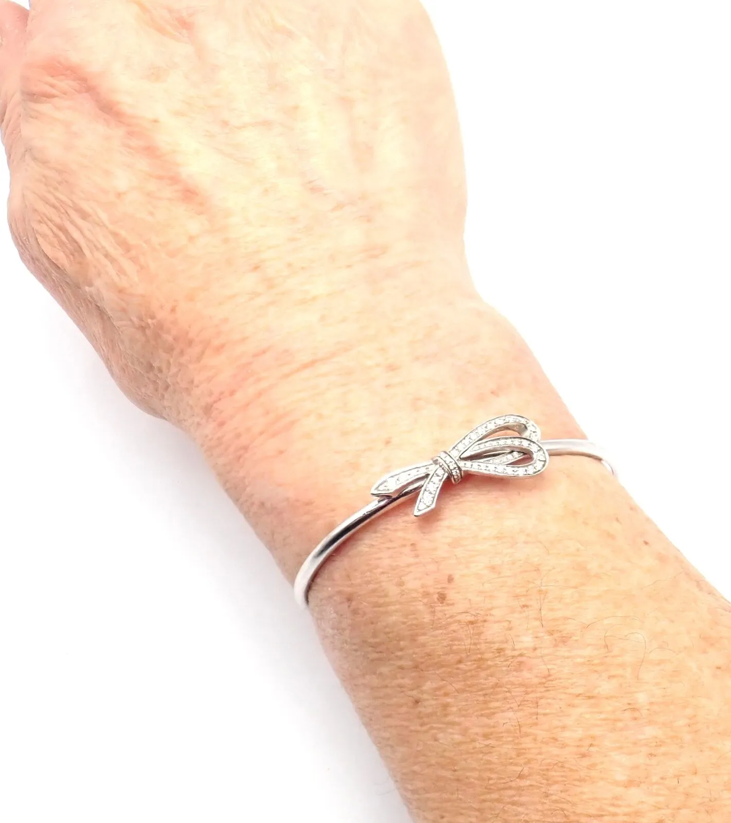 Authentic! Tiffany & Co 18k White Gold Diamond Bow Ribbon Bangle Cuff Bracelet