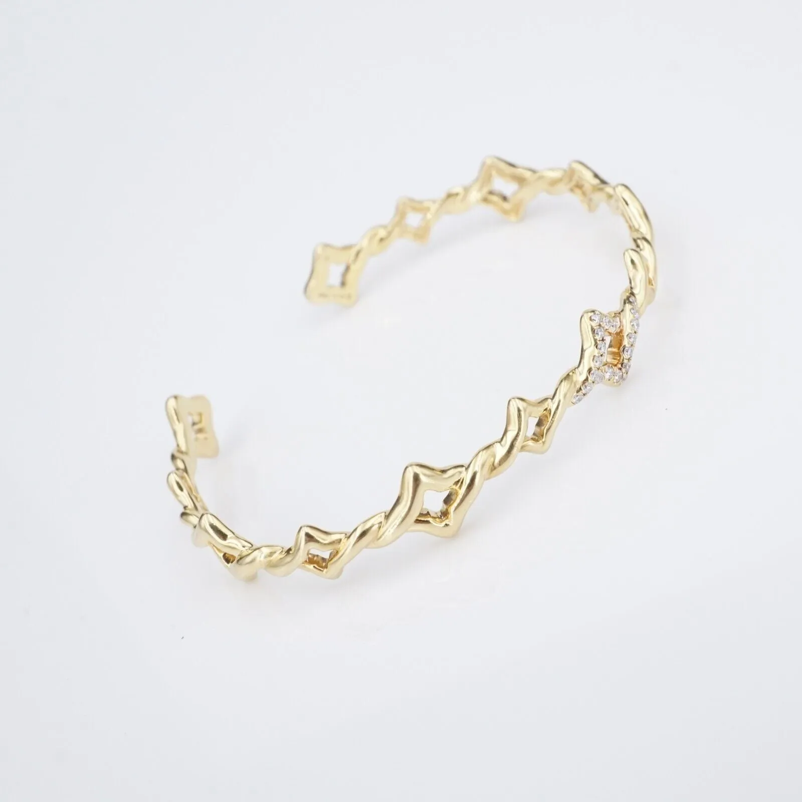 David Yurman Venetian Diamond Bracelet Quatrefoil Single Row Cuff 18k Gold BG930