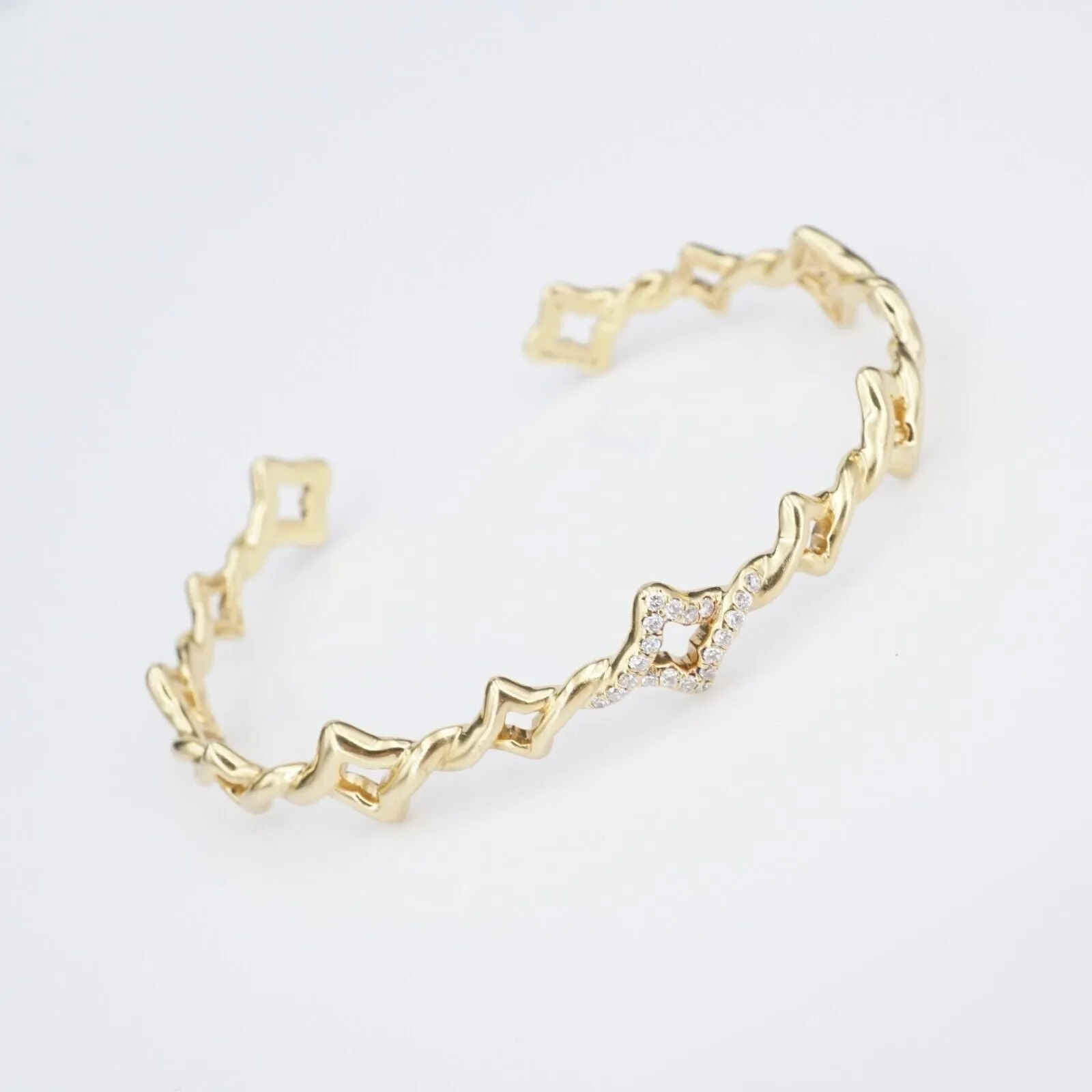 David Yurman Venetian Diamond Bracelet Quatrefoil Single Row Cuff 18k Gold BG930