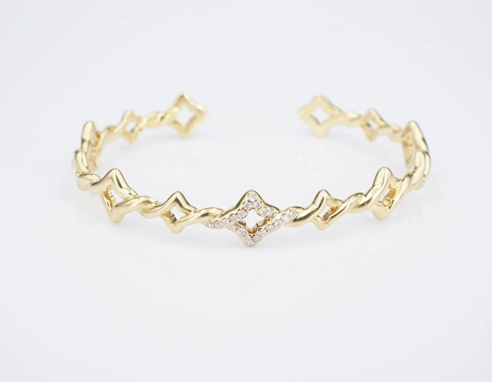 David Yurman Venetian Diamond Bracelet Quatrefoil Single Row Cuff 18k Gold BG930