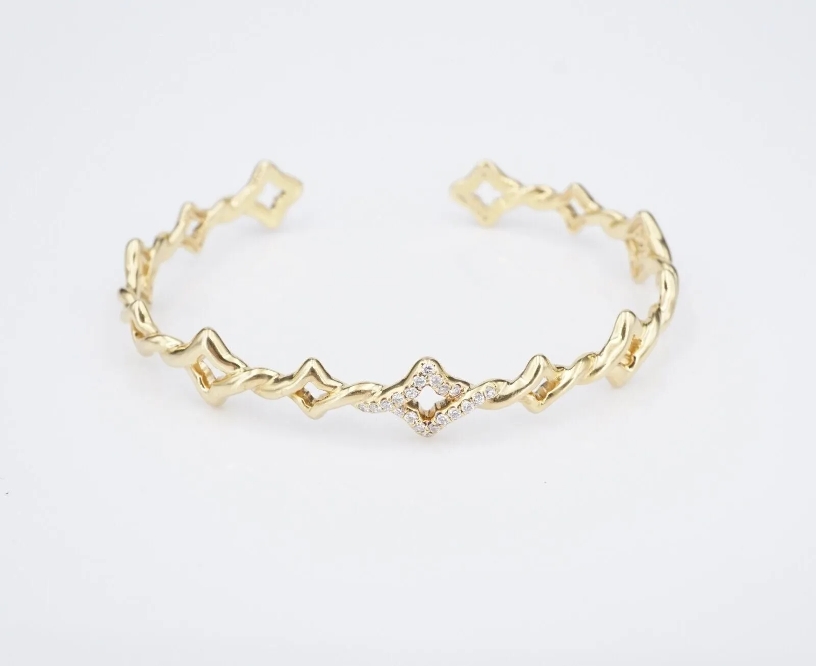 David Yurman Venetian Diamond Bracelet Quatrefoil Single Row Cuff 18k Gold BG930