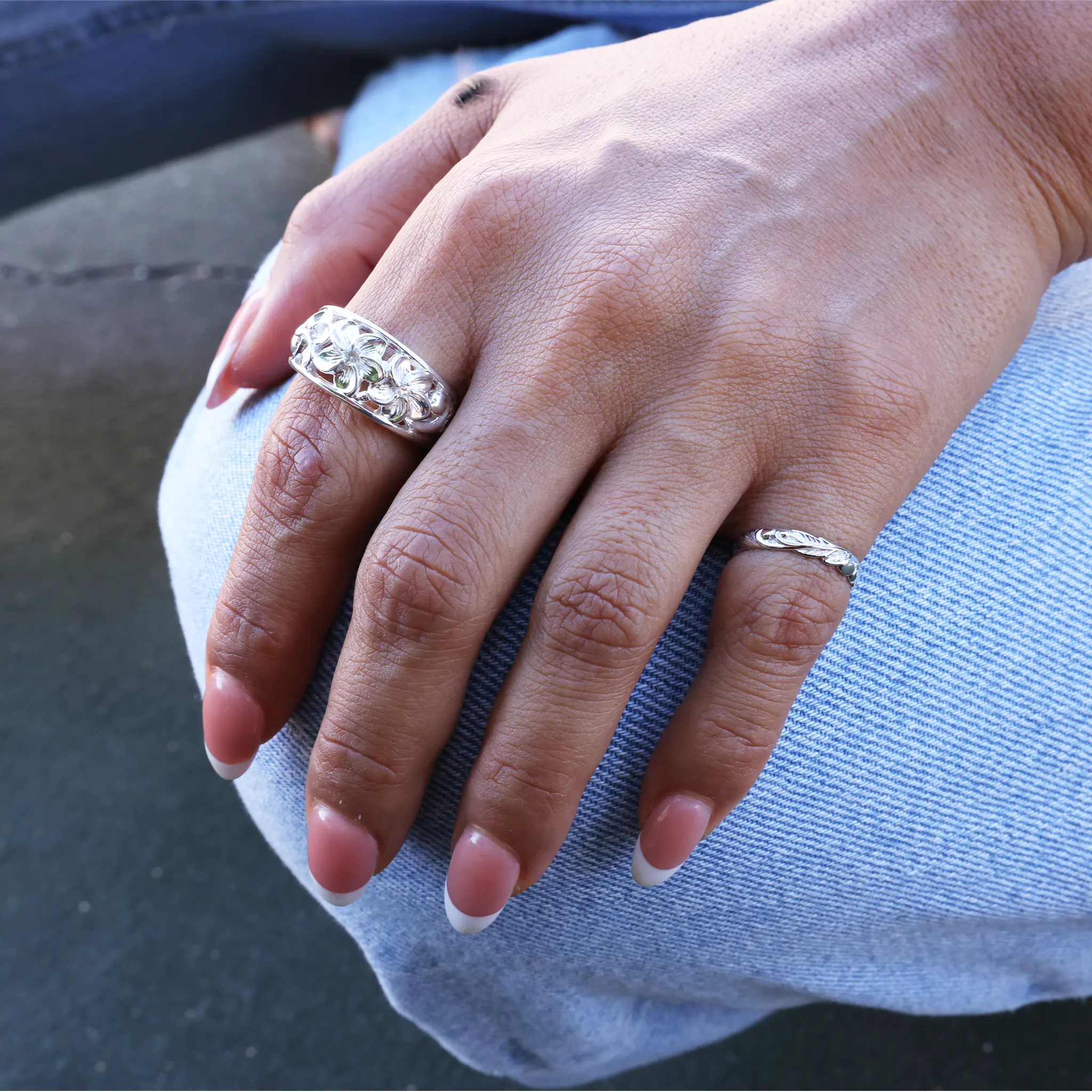 Hawaiian Heirloom Old English Scroll Ring in White Gold - 3mm