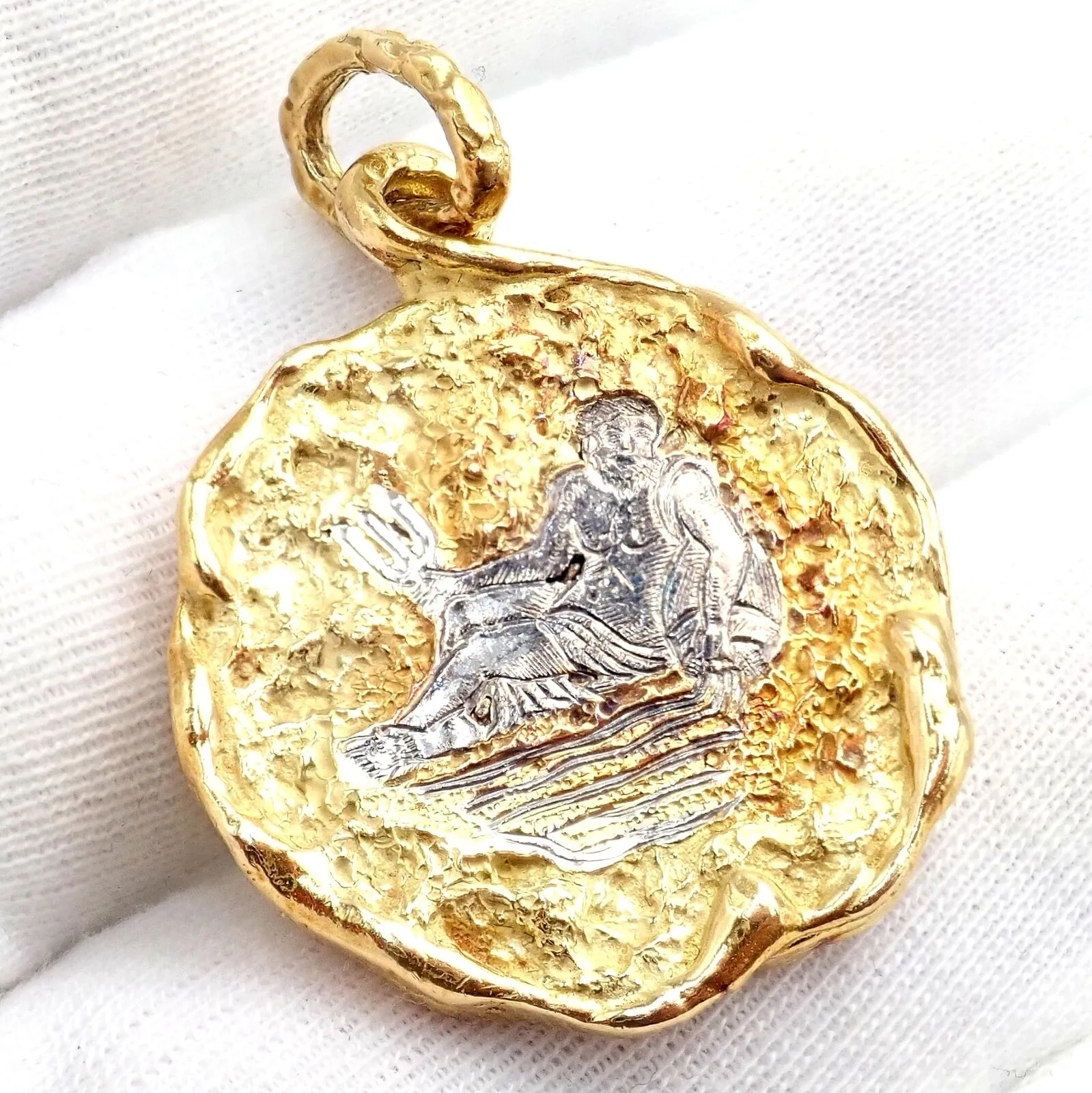 Rare! Vintage Chaumet Paris 18k Yellow Gold Zodiac Aquarius Pendant Medallion