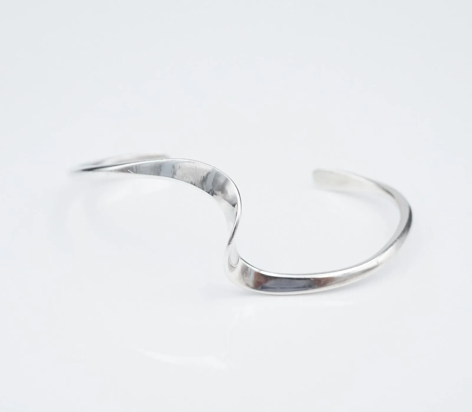 Santo Domingo Sterling Silver Wave Cuff Bracelet Richard Aguilar 6.25" BS2970
