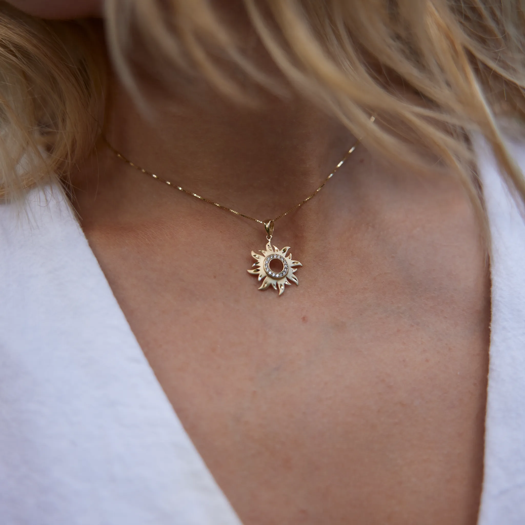 Sun Pendant in Gold with Diamonds - 17mm